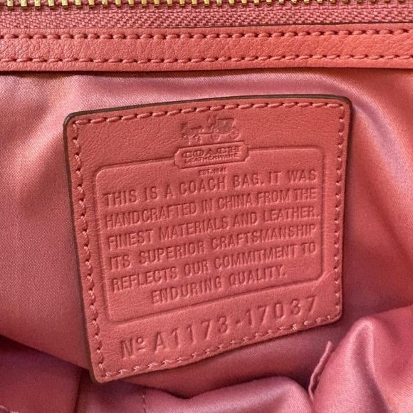 Elegant Orange Leather Handbag - Picture 5 of 6